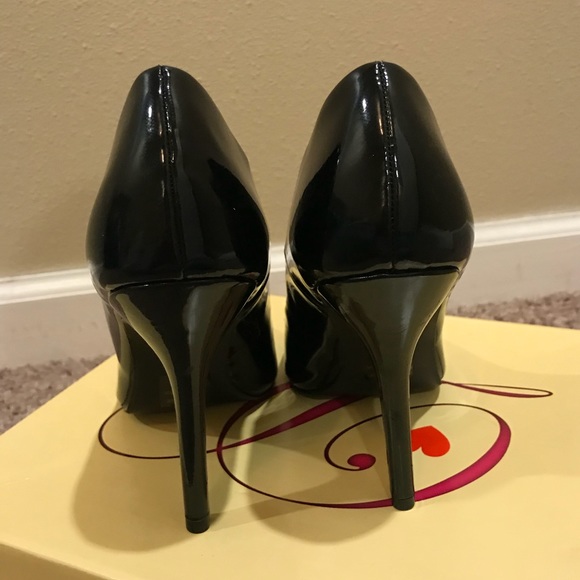 Heels - Picture 4 of 5